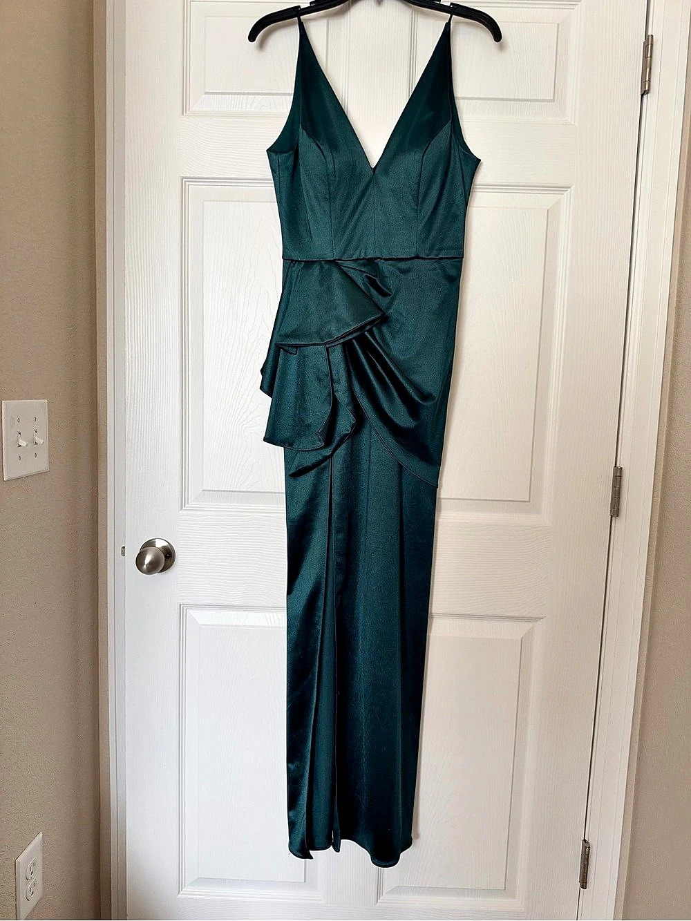 Blondie Nites Robin Long Satin V-Neck Ruffle Dress Green Size 7